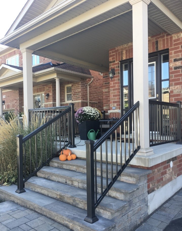Aluminum driveway gate with intercom system
